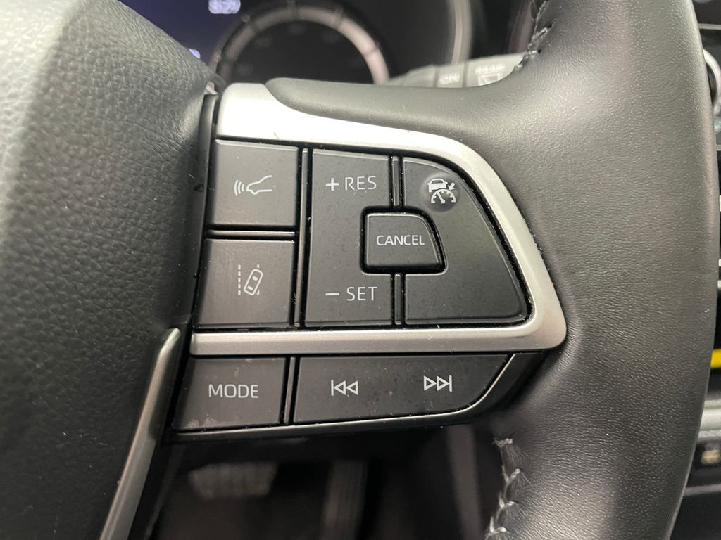 2024 Toyota Highlander XLE 23