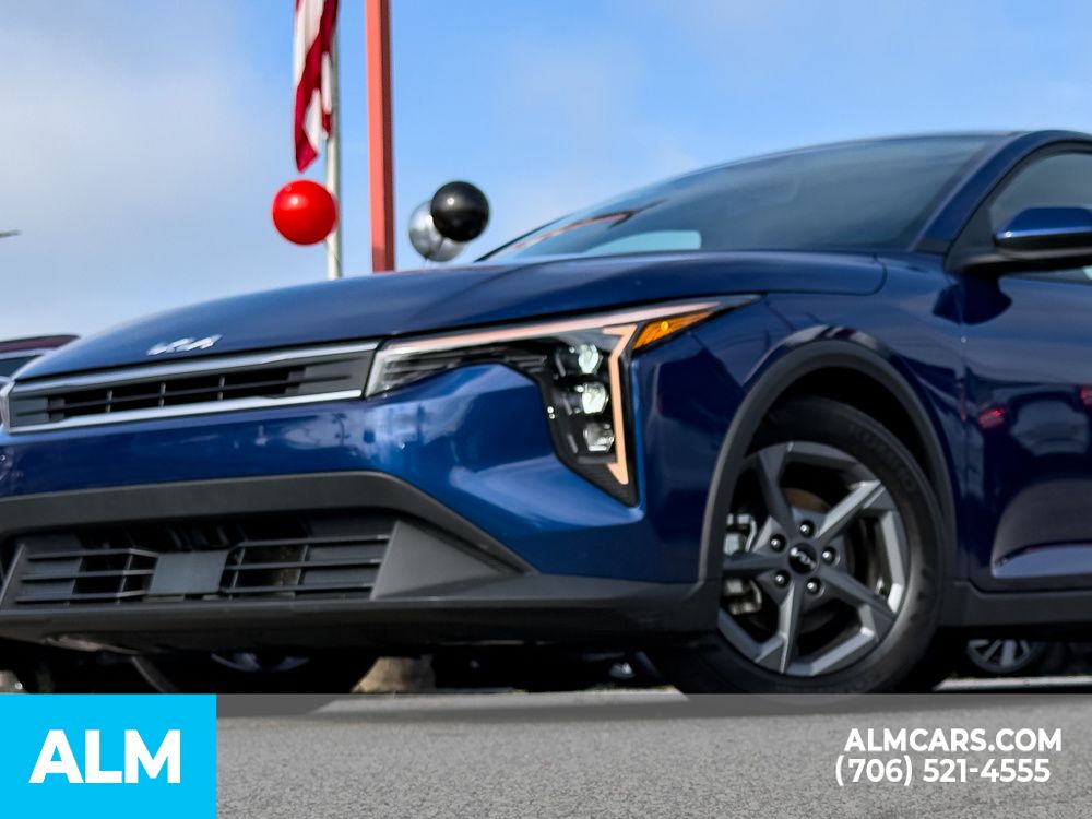 Used 2025 Blue Kia LXS image 8