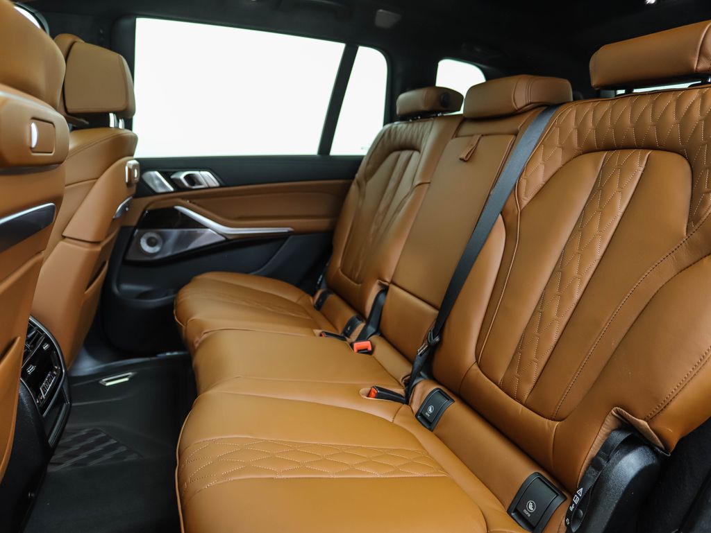 Thumbnail: 2026 BMW X7 - 23