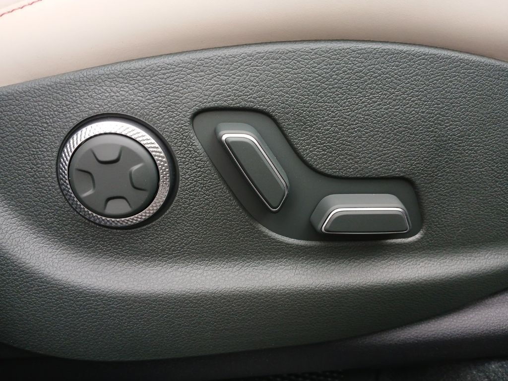 Thumbnail: 2025 Genesis GV80 - 30