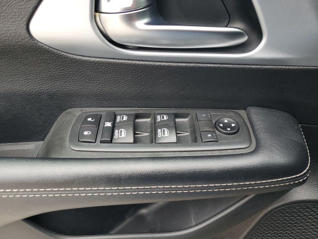 Used Car 2020 Chrysler Pacifica  Touring L Plus For Sale Under $25,000 In Austin, Texas