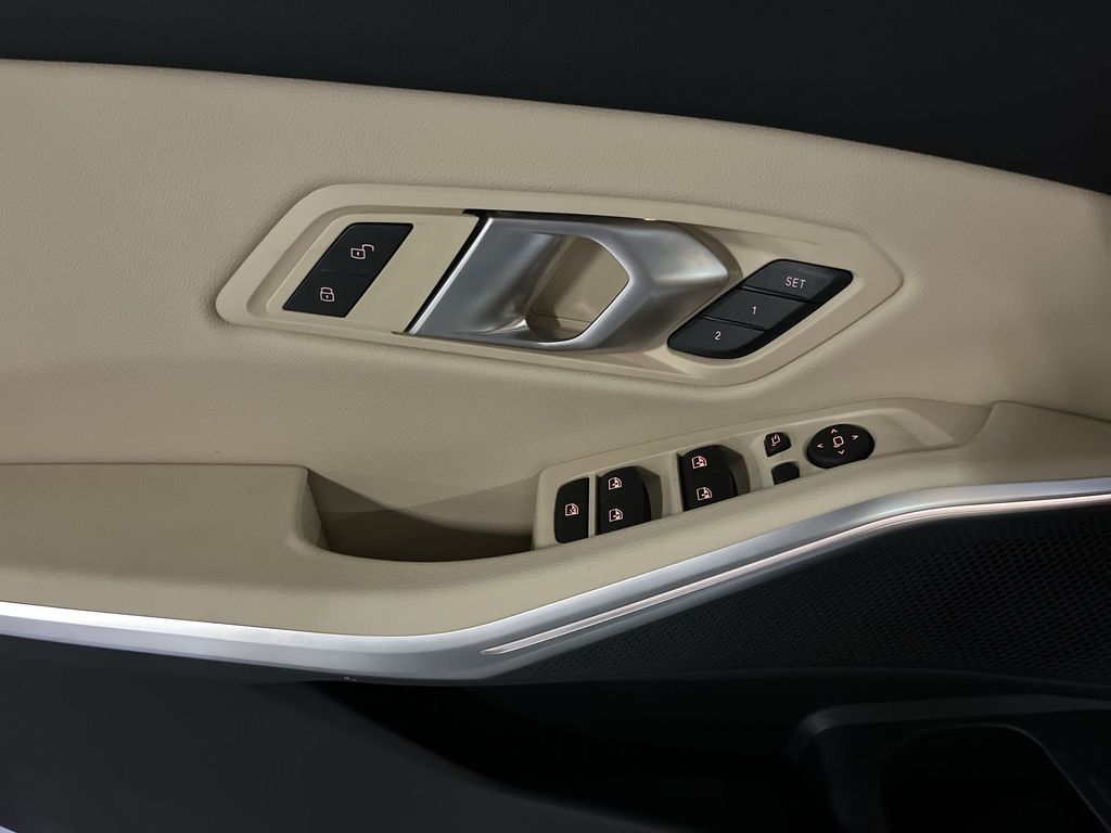 Thumbnail: 2025 BMW 3 Series - 13