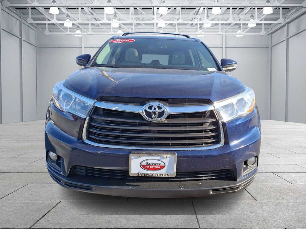 2016 Toyota Highlander XLE 2