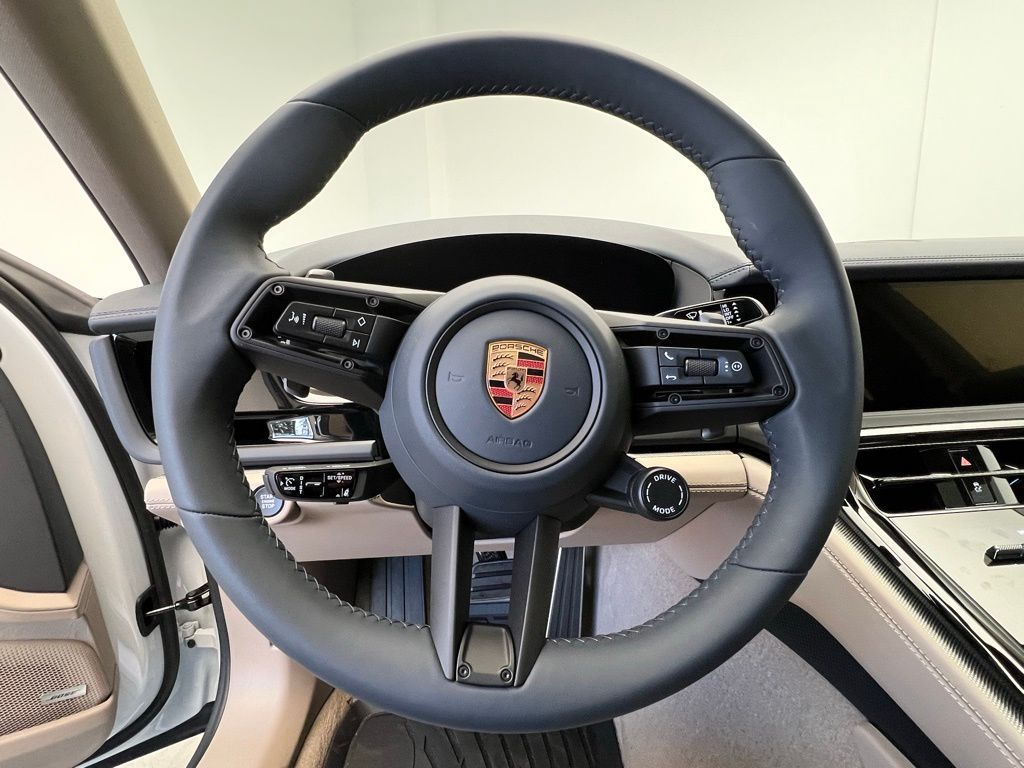 Thumbnail: 2026 Porsche Panamera - 7