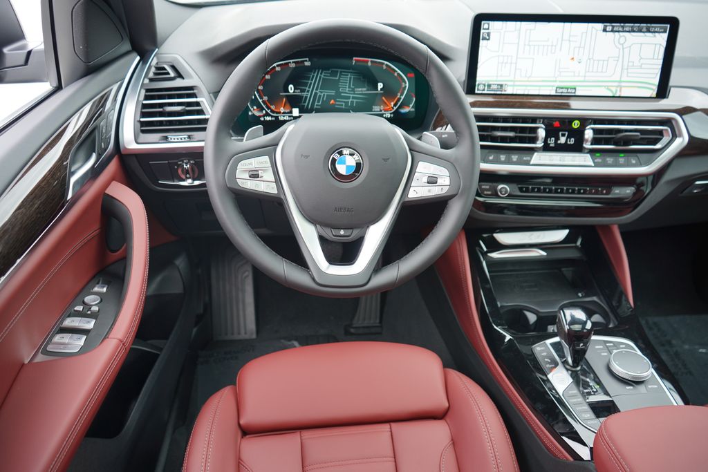 Thumbnail: 2025 BMW X4 - 14