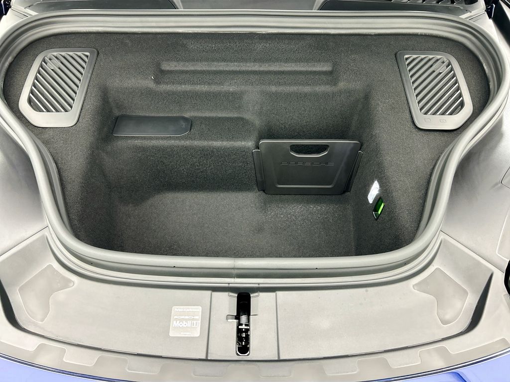 Thumbnail: 2025 Porsche Macan - 30