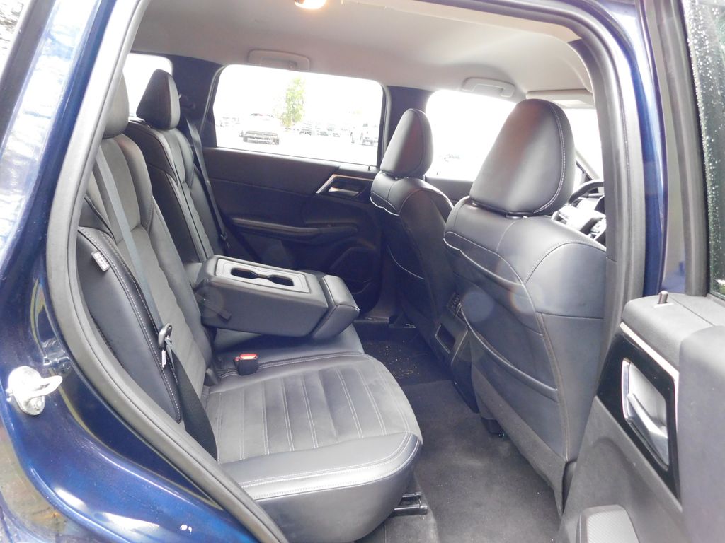 Thumbnail: 2024 Mitsubishi Outlander - 5