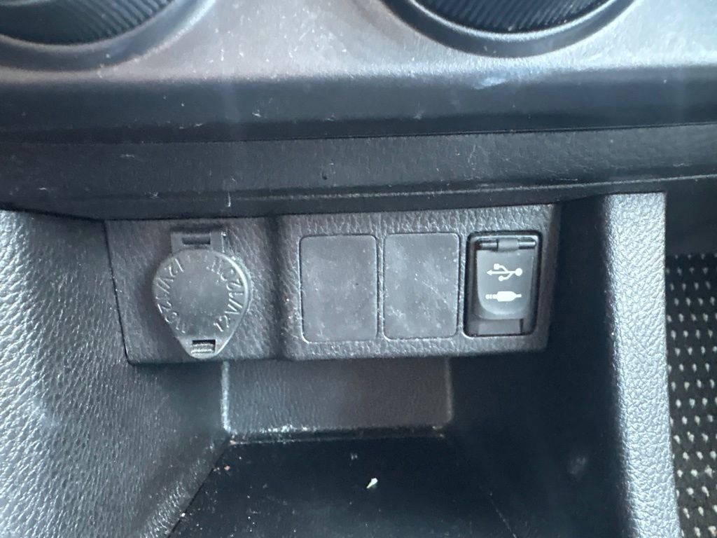 Used 2016 Black Toyota L image 19