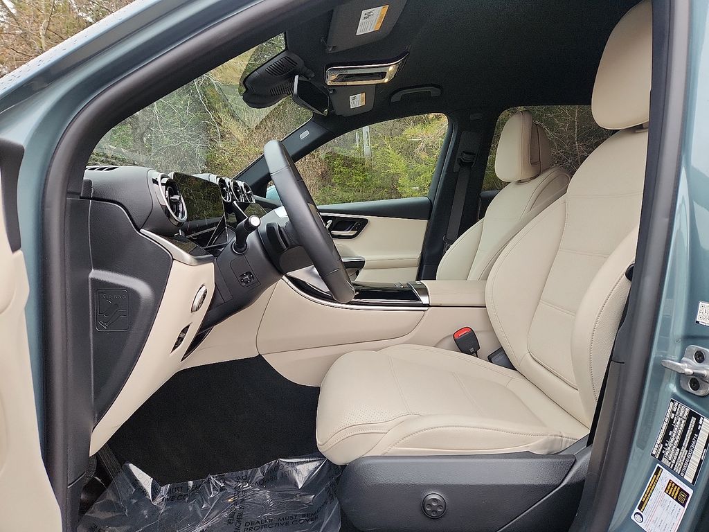 Thumbnail: 2025 Mercedes-Benz GLC - 13