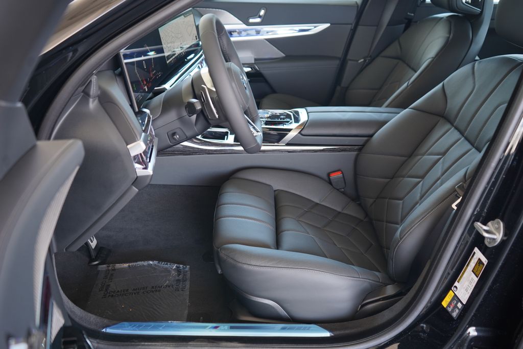 Thumbnail: 2025 BMW 7 Series - 12