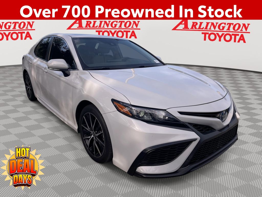 2023 Toyota Camry SE Hybrid's photo