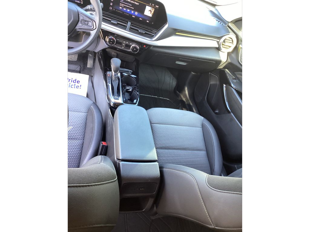 Used 2024 Chevrolet Trax SUV