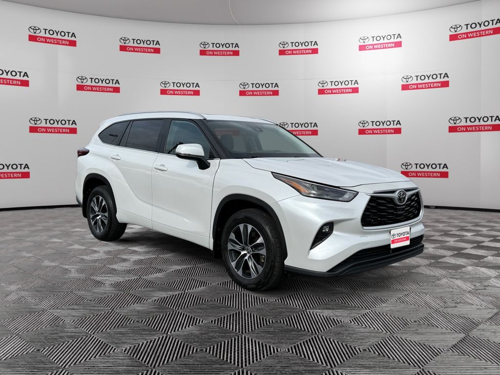 2025 Toyota Highlander XLE AWD