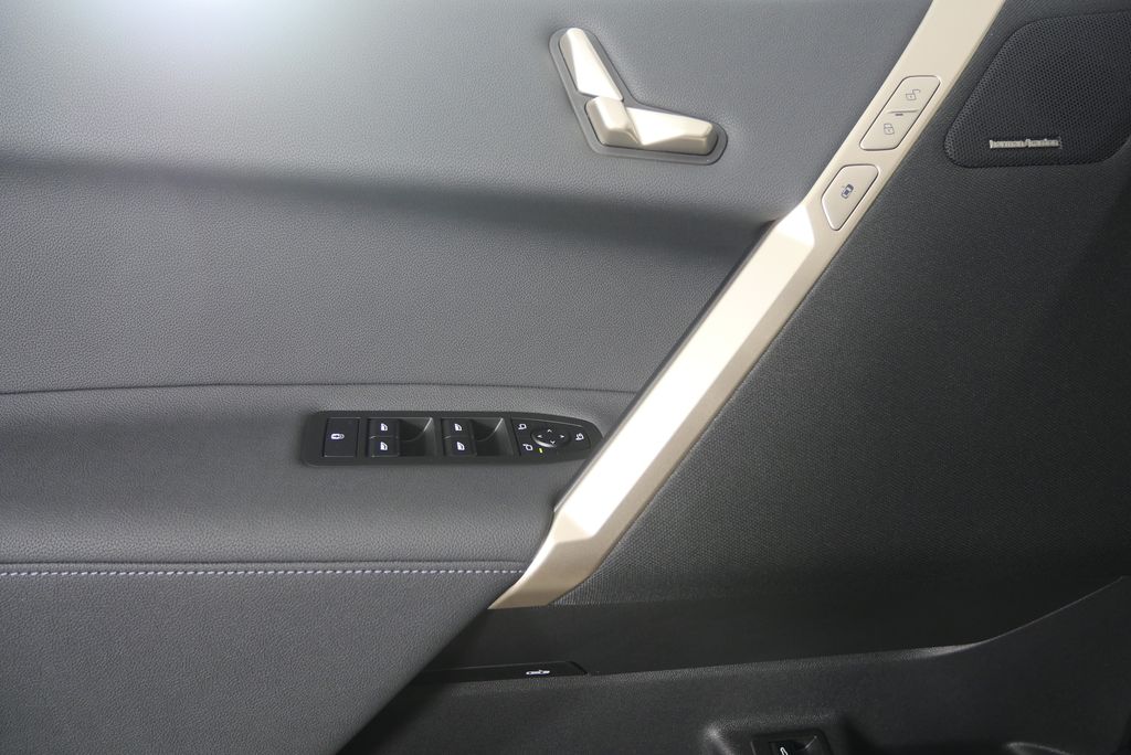 Thumbnail: 2026 BMW iX - 8