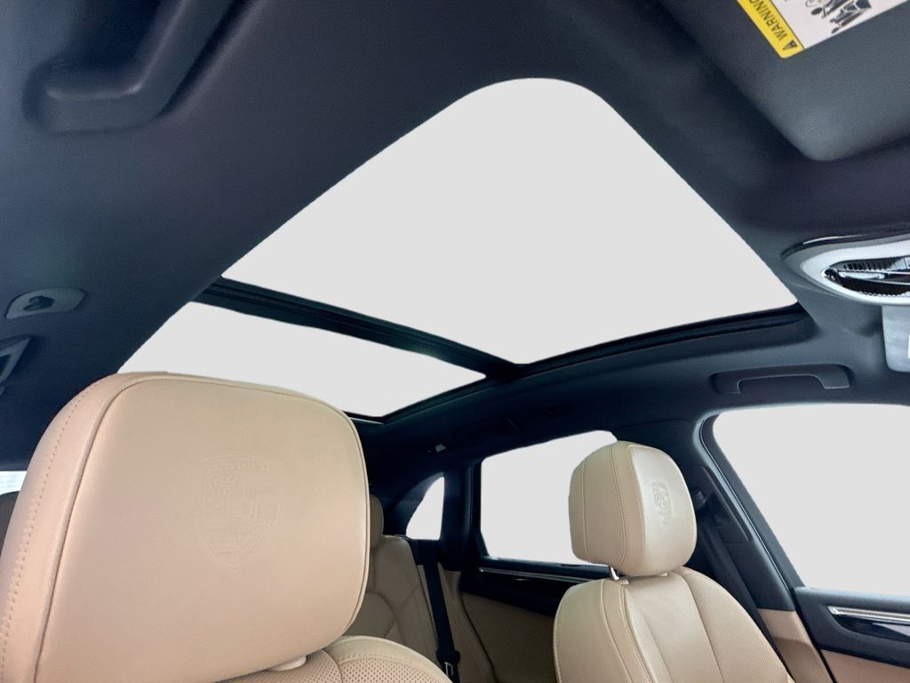 Thumbnail: 2024 Porsche Macan - 20