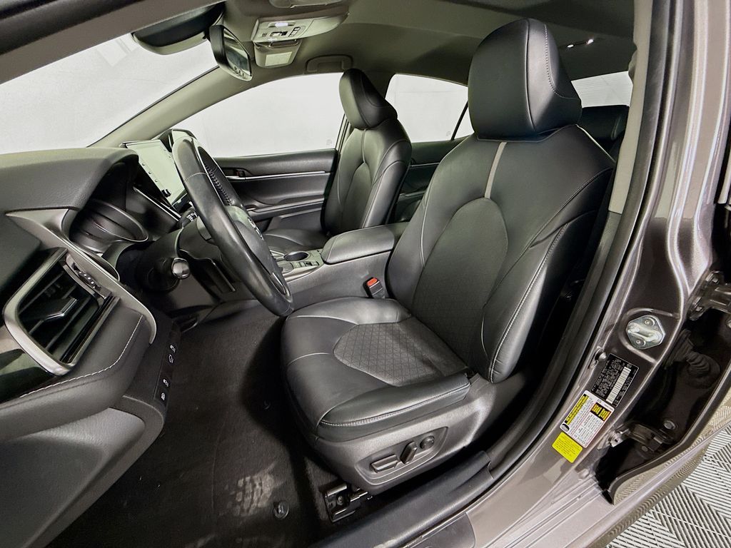 Thumbnail: 2021 Toyota Camry - 22