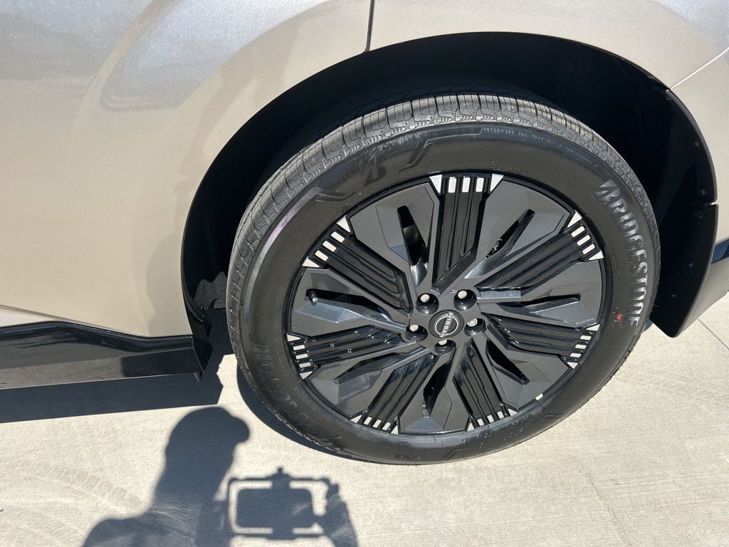 2025 Champagne Silver Metallic Nissan Murano Platinum AWD SUV