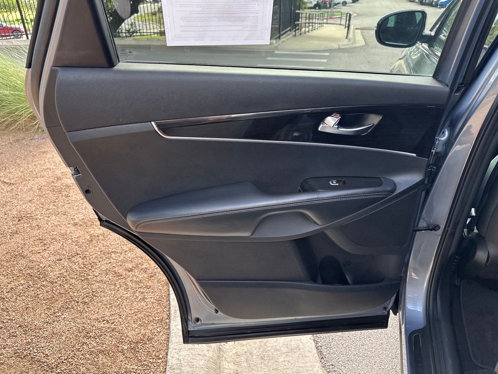 Used 2020 Silver Kia S image 32