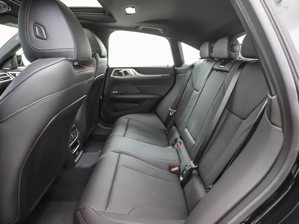 Thumbnail: 2025 BMW 4 Series - 21