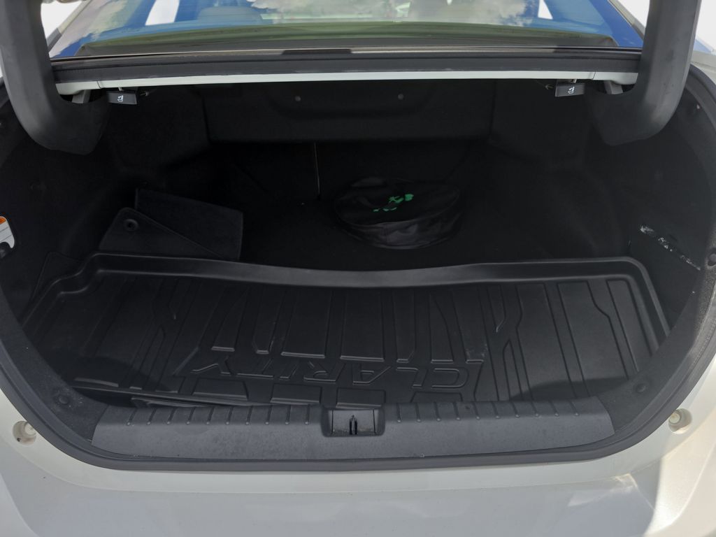 Used 2018  Honda Touring image 15