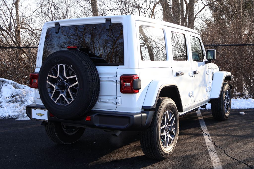 2024 Jeep Wrangler Sahara 8