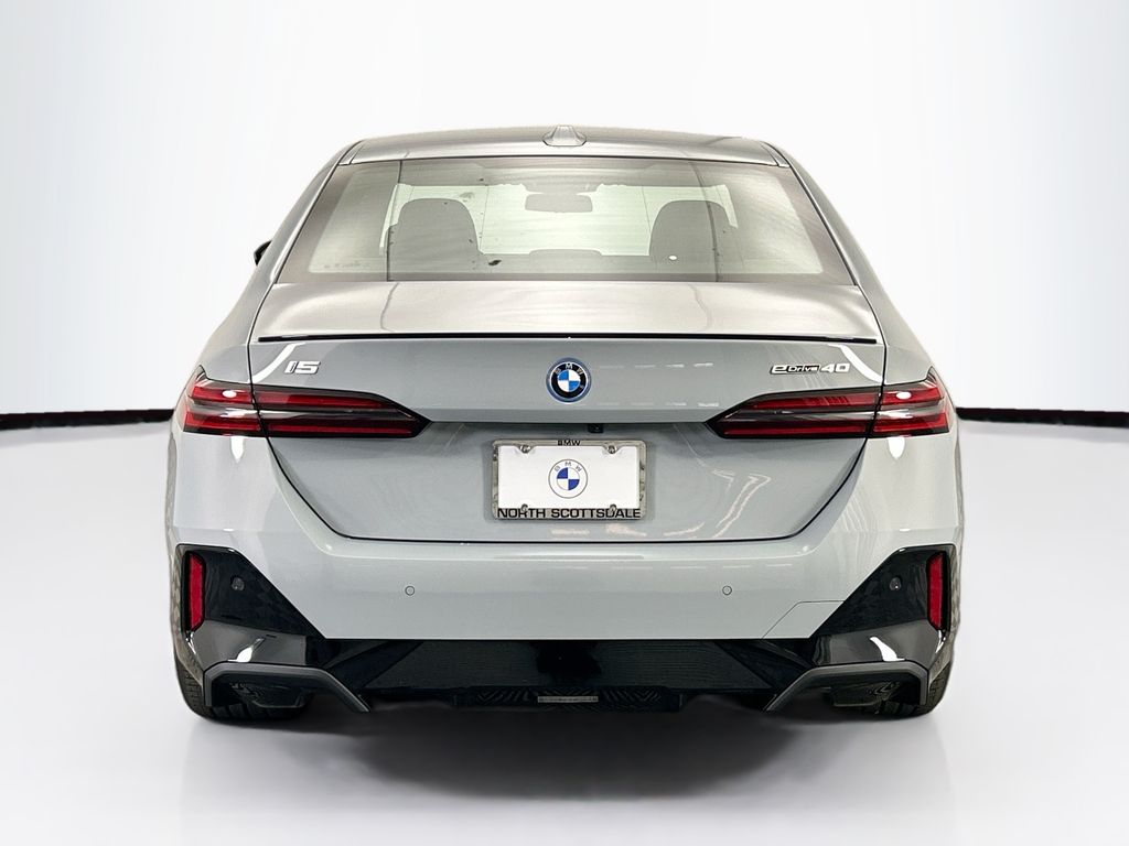 Thumbnail: 2026 BMW i5 - 6