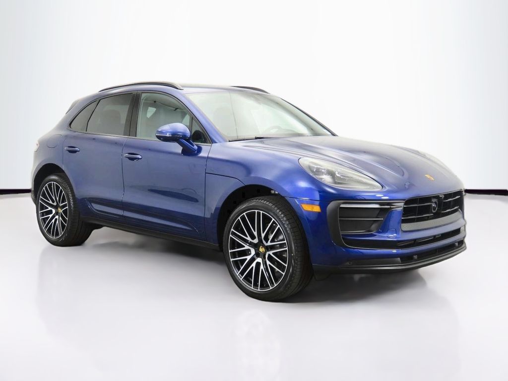 Thumbnail: 2025 Porsche Macan - 9