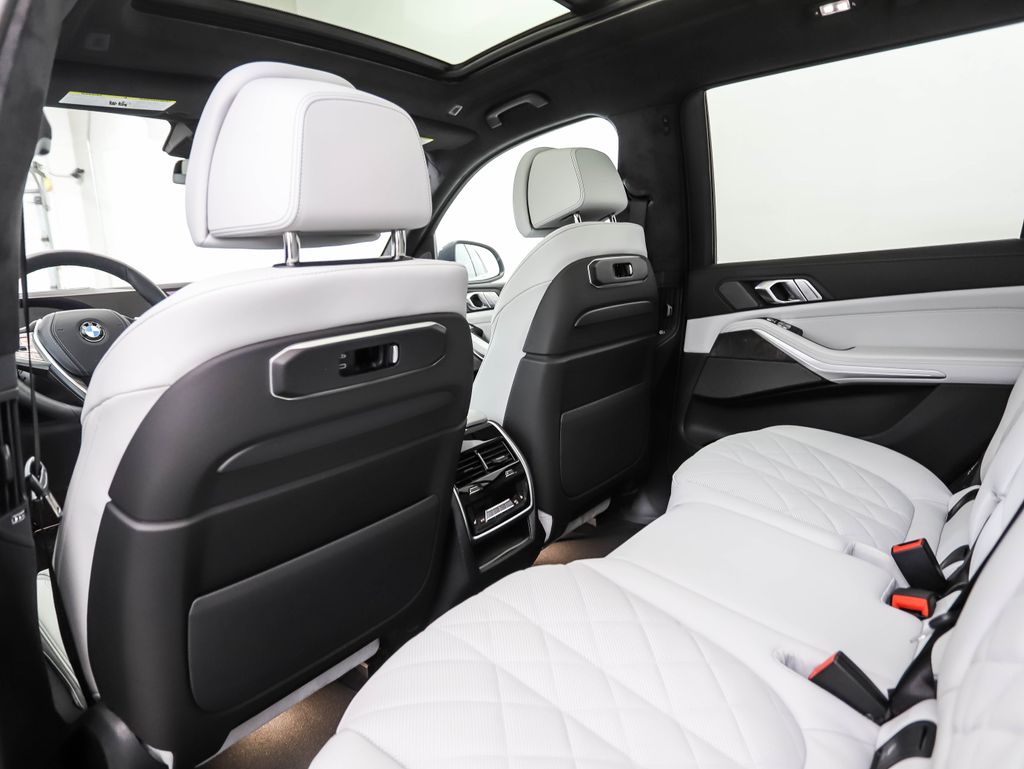 Thumbnail: 2026 BMW X7 - 20