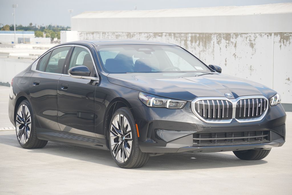 Thumbnail: 2026 BMW i5 - 3