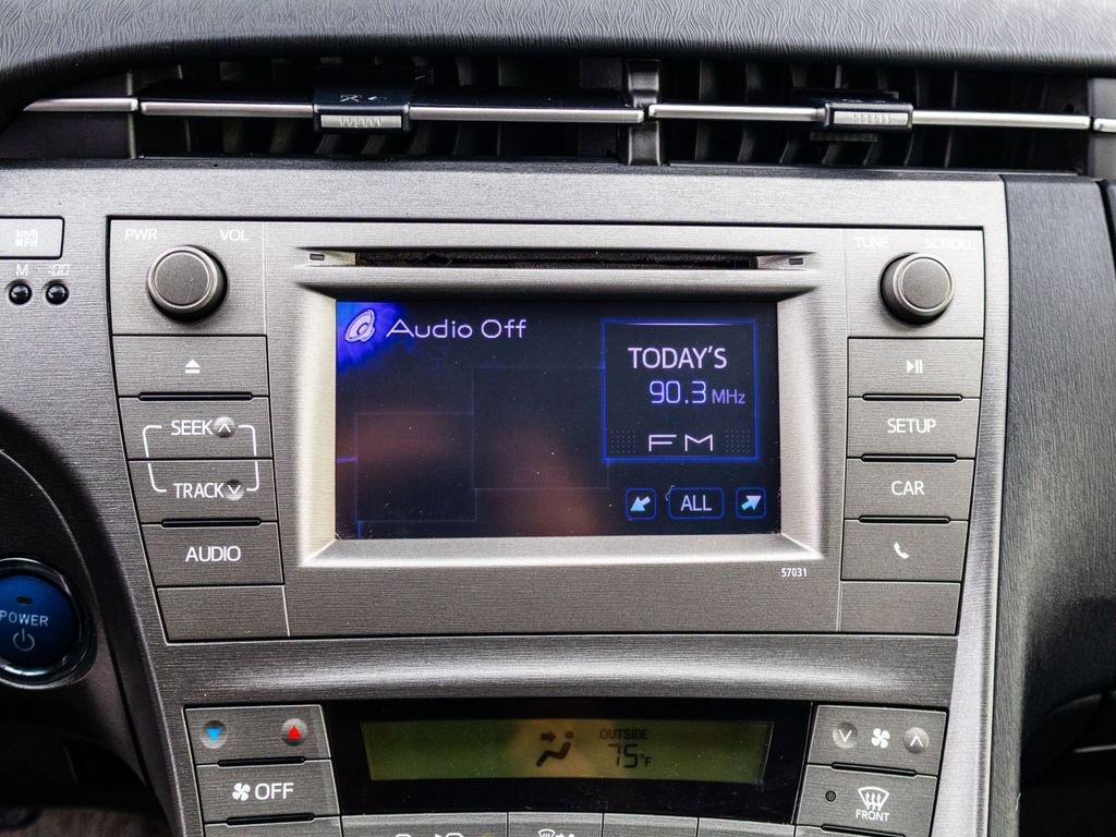 Used 2015 White Toyota Two image 31