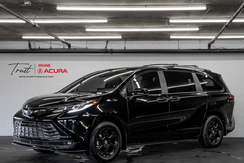 2025 Toyota Sienna Woodland Edition
