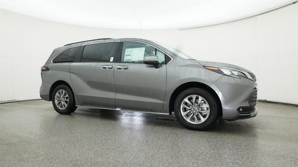 Thumbnail: 2026 Toyota Sienna - 11