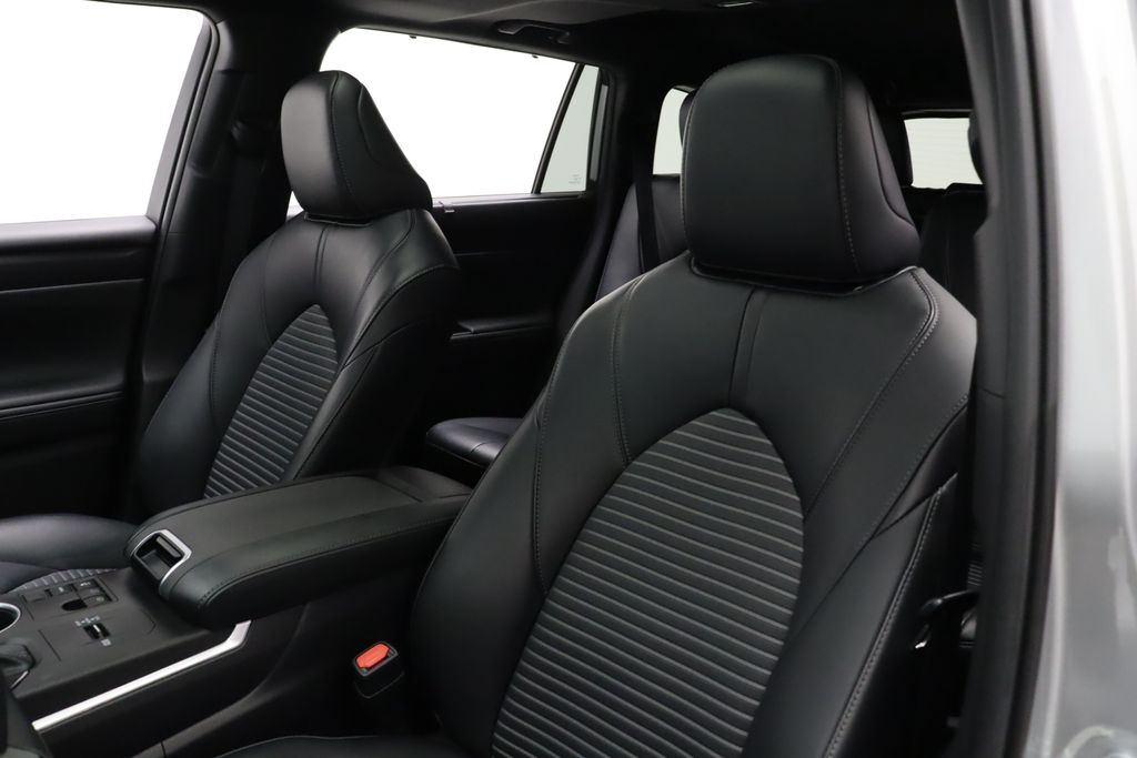 2023 Toyota Highlander XSE 13