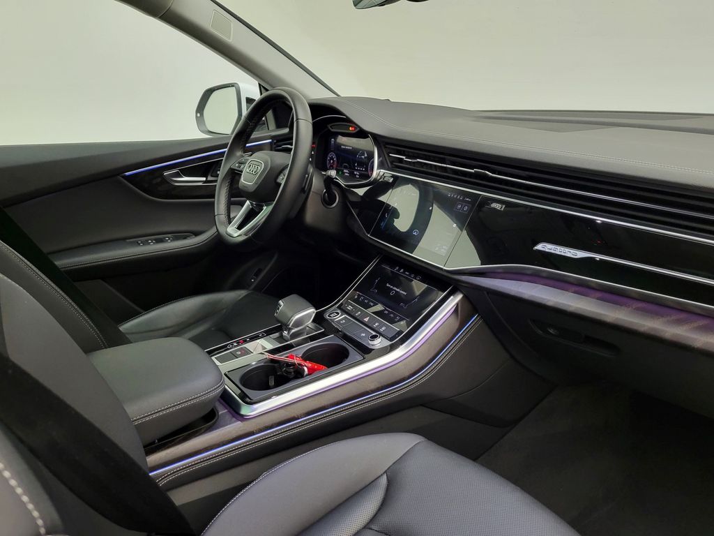 Thumbnail: 2023 Audi Q8 - 15