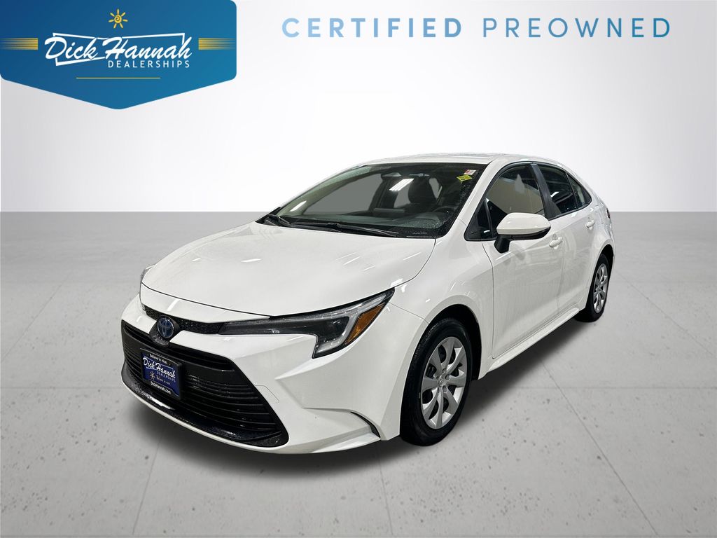 2024 Toyota Corolla LE's photo