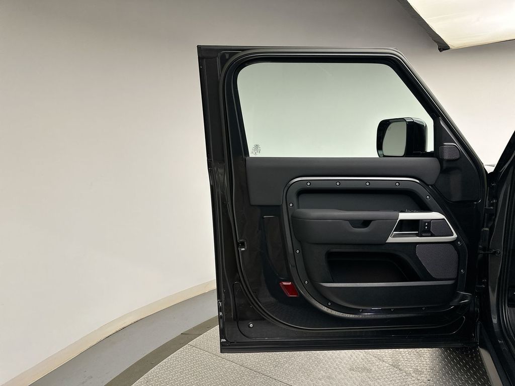 Thumbnail: 2023 Land Rover Defender - 21