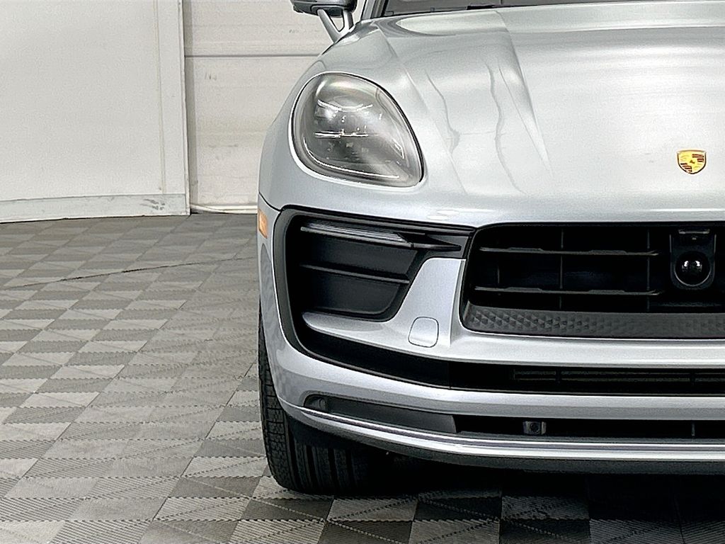 Thumbnail: 2026 Porsche Macan - 12