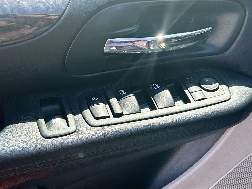 Thumbnail: 2014 Dodge Grand Caravan - 17
