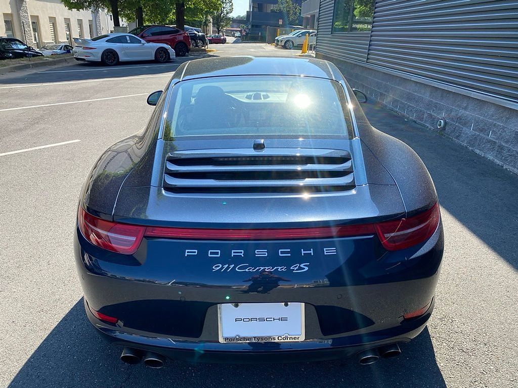 Thumbnail: 2015 Porsche 911 - 6