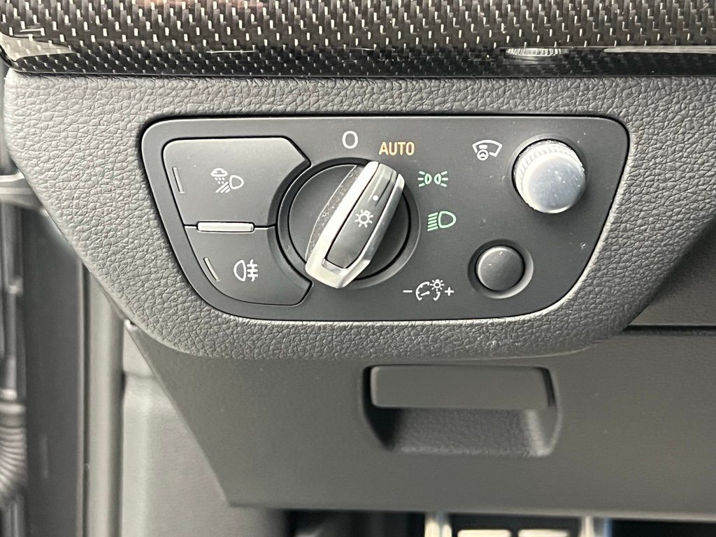 Thumbnail: 2021 Audi SQ5 - 20