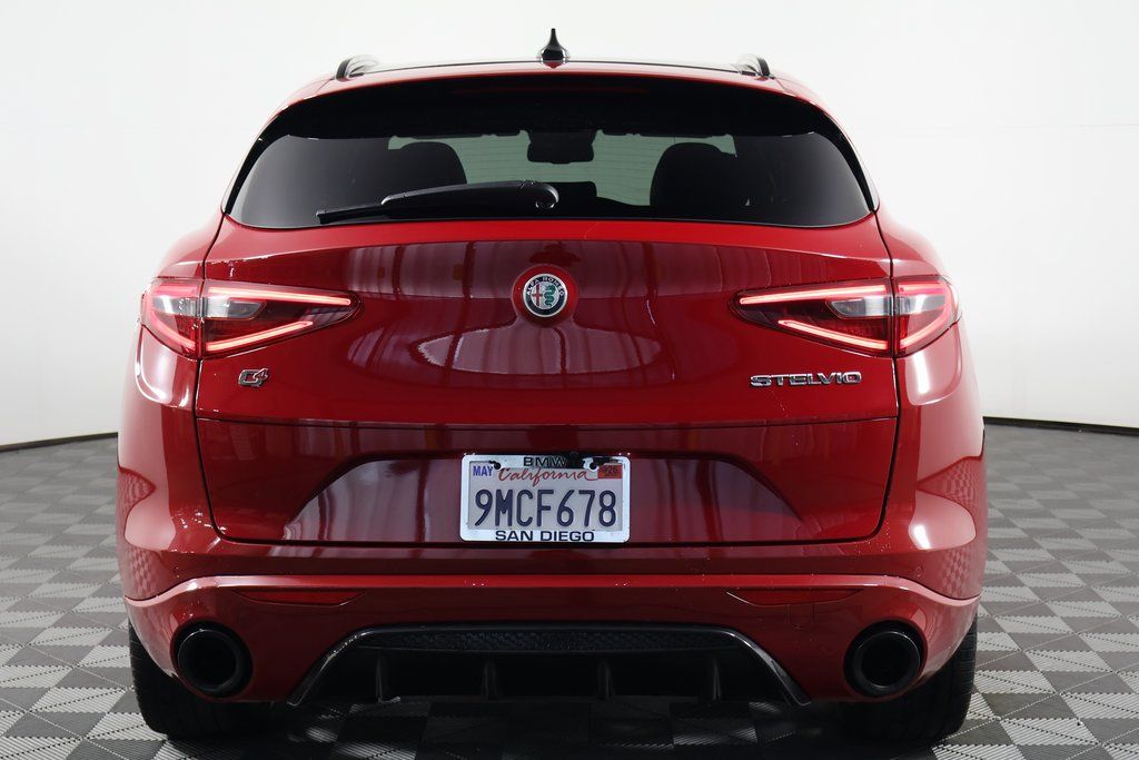 Thumbnail: 2022 Alfa Romeo Stelvio - 5