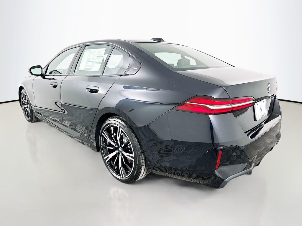Thumbnail: 2027 BMW 5 Series - 7