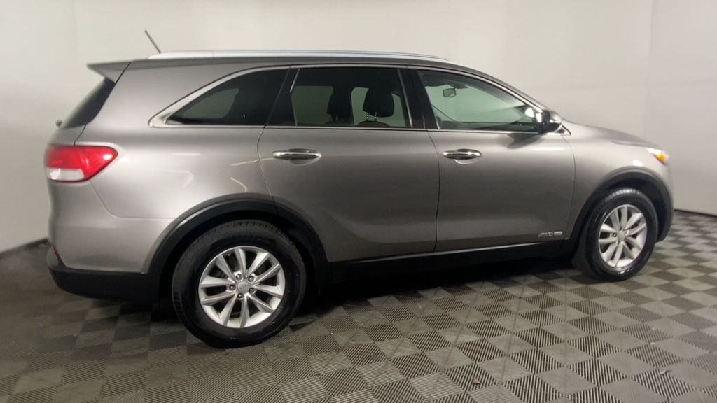 2017 Kia Sorento LX 9