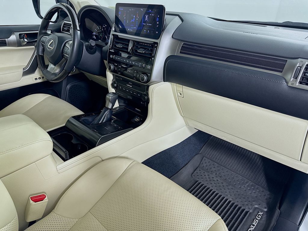 Thumbnail: 2022 Lexus GX - 30