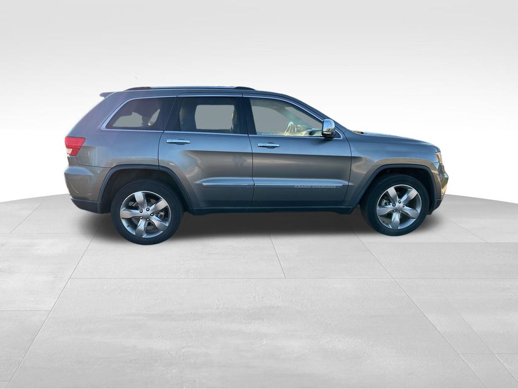 2012 Jeep Grand Cherokee Overland 9