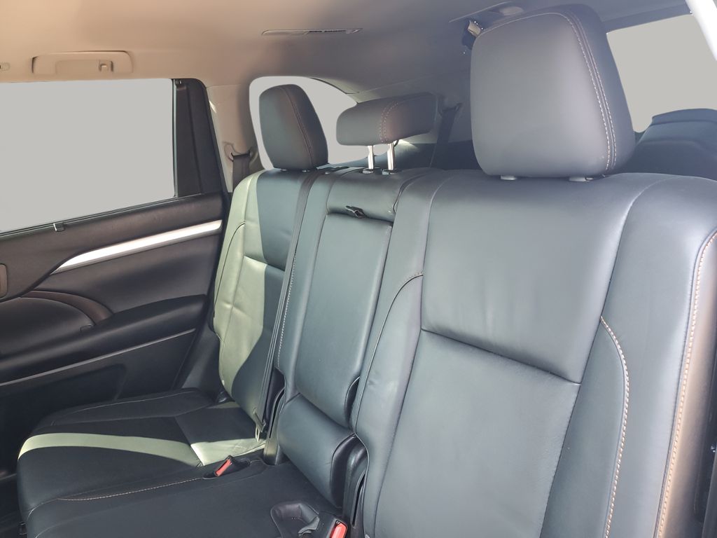 Used Car 2016 Toyota Highlander  Xle V6 For Sale In Austin, Texas
