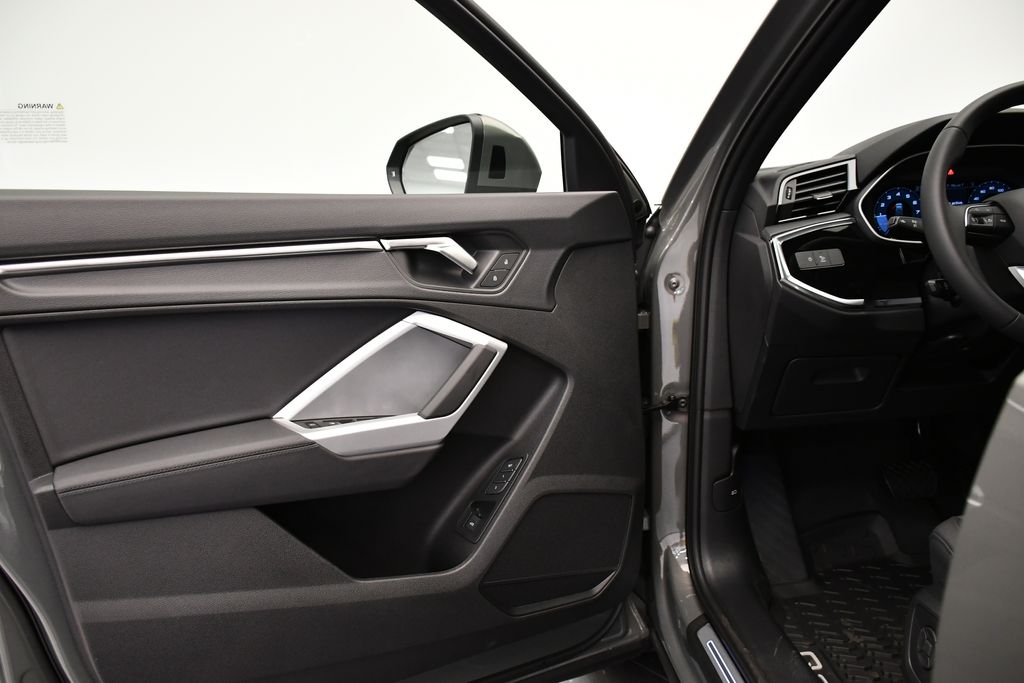 Thumbnail: 2025 Audi Q3 - 31