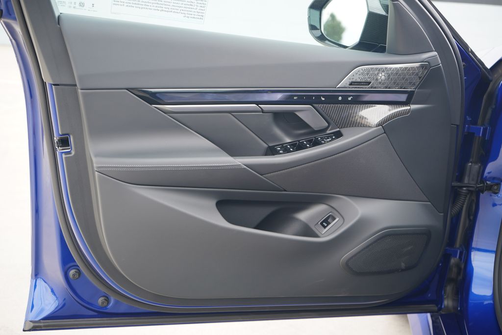 Thumbnail: 2026 BMW M5 - 9