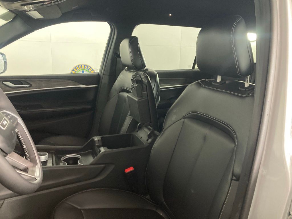 New 2025 Silver Jeep Limited image 9