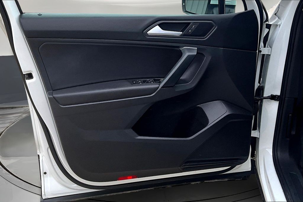 Used 2019 White Volkswagen 2.0T SE image 20